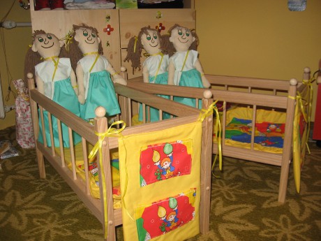panenky s postýlkama.jpg